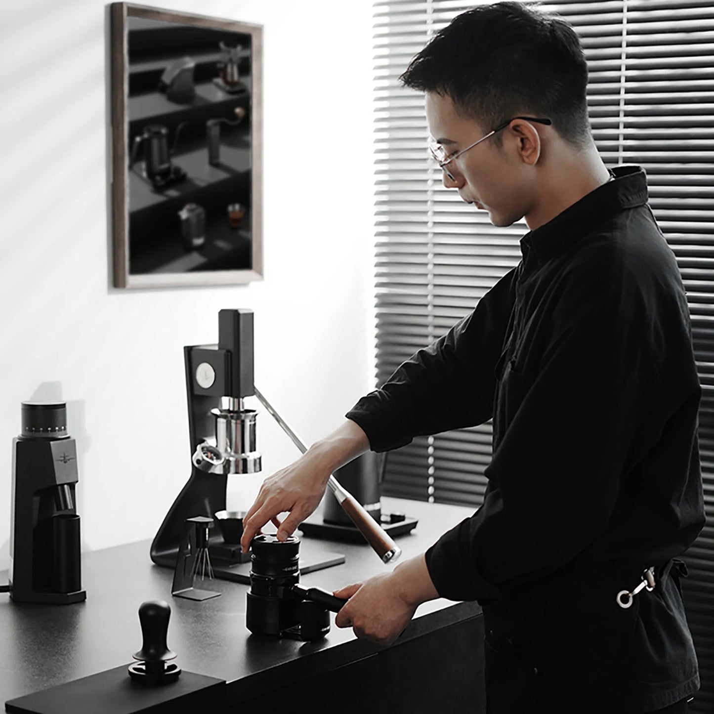 MHW-3BOMBER Coffee Distributor & Leveler